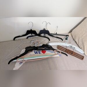 Black Plastic Clothes Hangers